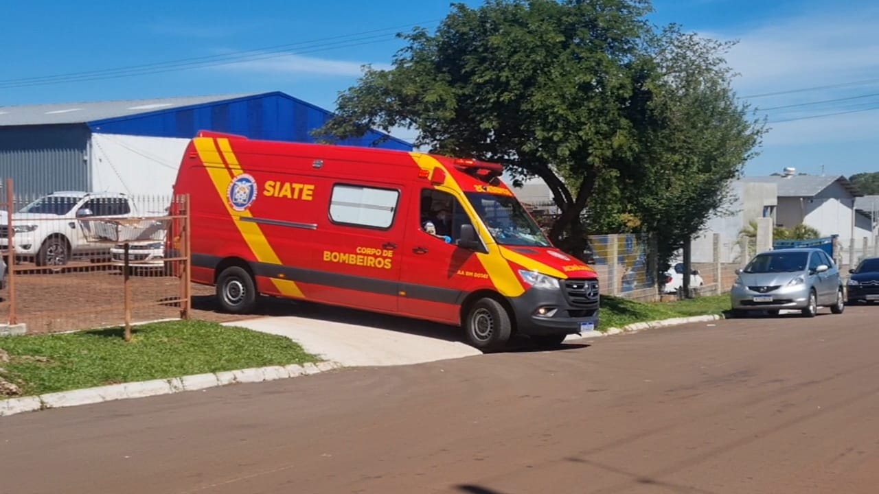 Bombeiros atendem vítima atingida por objeto em empresa no Parque Industrial Albino Nicolau Schmidt
