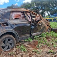 Imagem referente a Suspeito morre após capotar Nivus roubado durante perseguição policial na BR-369, em Cascavel