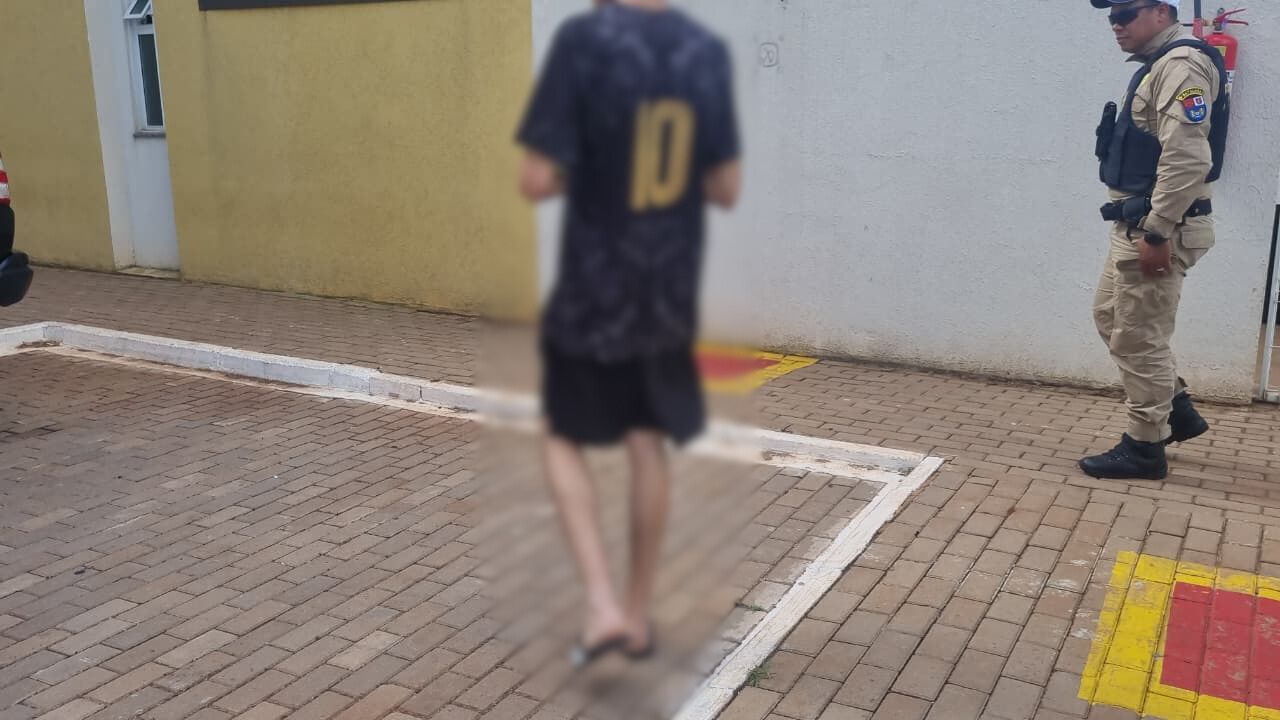 Após se envolver em acidente, adolescente que dirigia carro é encaminhado à Delegacia Após se envolver em acidente, adolescente que dirigia carro é encaminhado à Delegacia