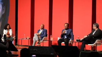 Negros acreditam mais em empresas do que no poder público, diz estudo Negros acreditam mais em empresas do que no poder público, diz estudo