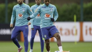 Seleção realiza primeiro treino para amistosos na Europa Seleção realiza primeiro treino para amistosos na Europa