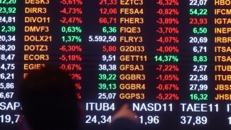 Bolsa sobe pela 14ª vez seguida e ultrapassa os 155 mil pontos Bolsa sobe pela 14ª vez seguida e ultrapassa os 155 mil pontos