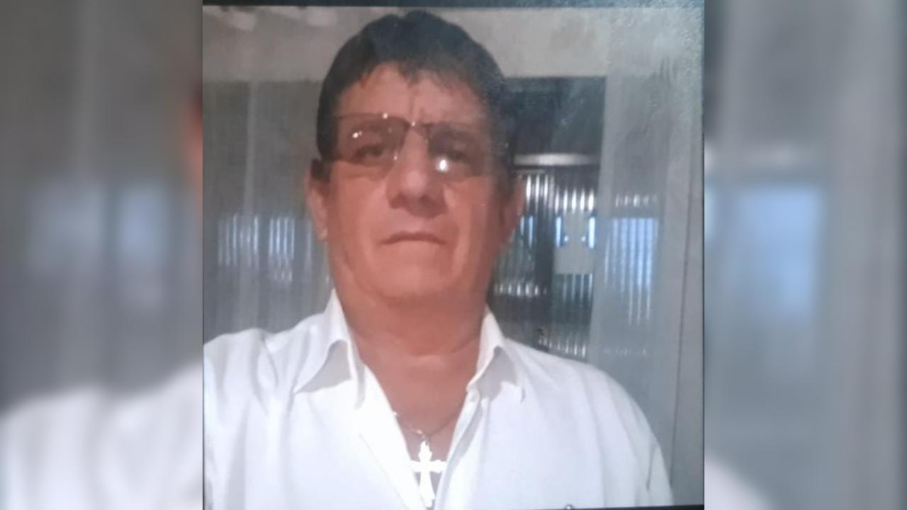 Familiares e amigos se despedem de Volmir Ferreira Machado, de 57 anos