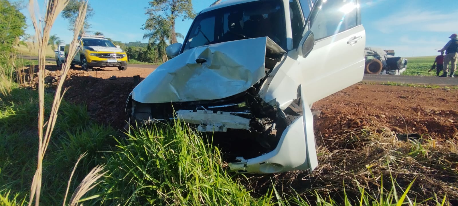 Colisão frontal deixa homem ferido na PR-484, em Três Barras do Paraná Colisão frontal deixa homem ferido na PR-484, em Três Barras do Paraná