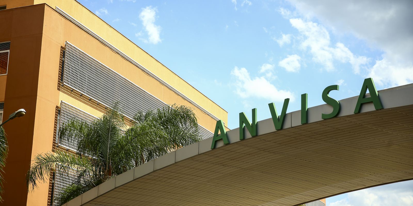Anvisa manda retirar do mercado duas marcas de suplemento alimentar Anvisa manda retirar do mercado duas marcas de suplemento alimentar