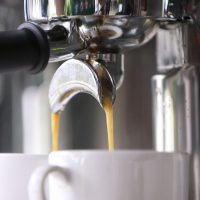 Estudo diz que beber café reduz risco de arritmia cardíaca Imagem referente a Estudo diz que beber café reduz risco de arritmia cardíaca