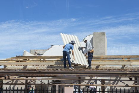 Defesa Civil já enviou 5.200 telhas e coordena doações de materiais a Rio Bonito do Iguaçu Defesa Civil já enviou 5.200 telhas e coordena doações de materiais a Rio Bonito do Iguaçu