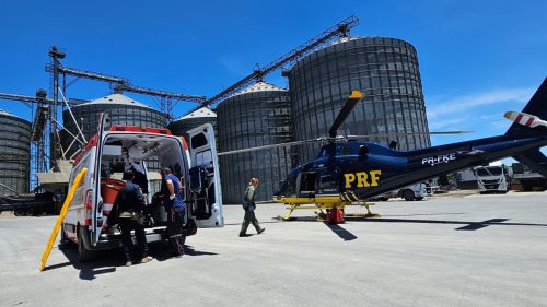Homem é resgatado após ser soterrado por rompimento de silo na Lapa Homem é resgatado após ser soterrado por rompimento de silo na Lapa