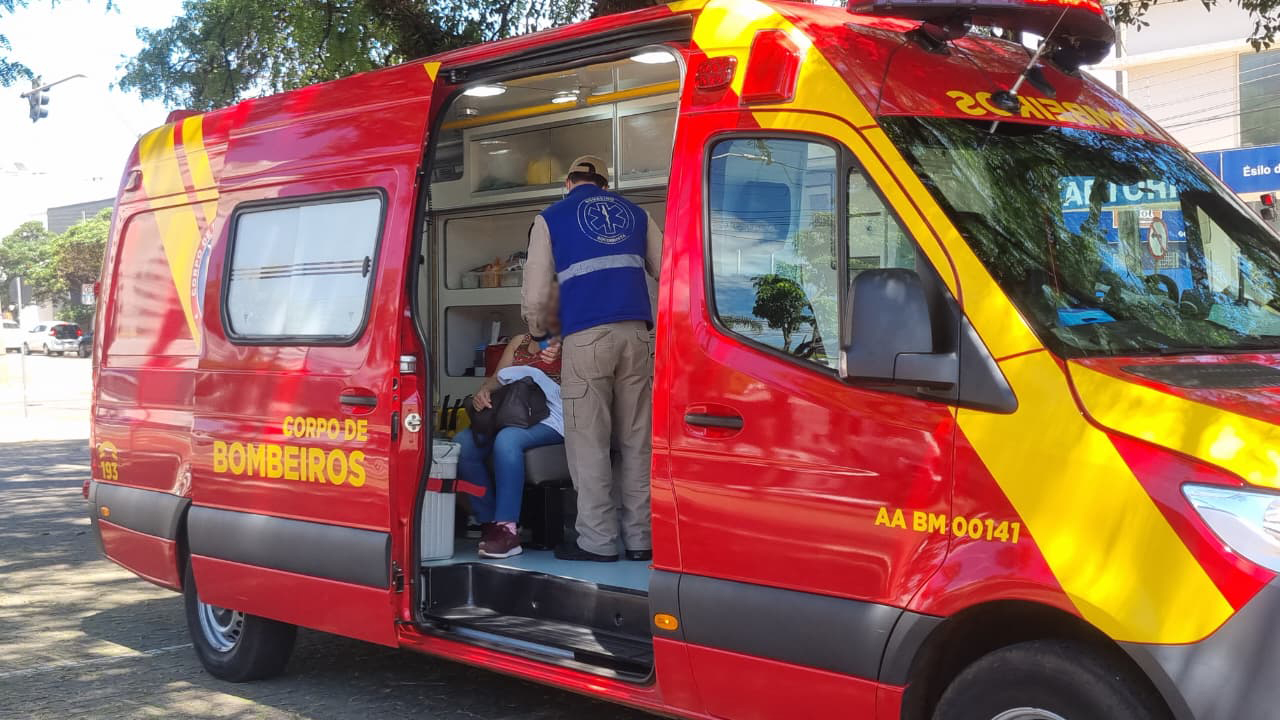 Siate atende ocorrência de atropelamento por veículo elétrico na Avenida Brasil Siate atende ocorrência de atropelamento por veículo elétrico na Avenida Brasil
