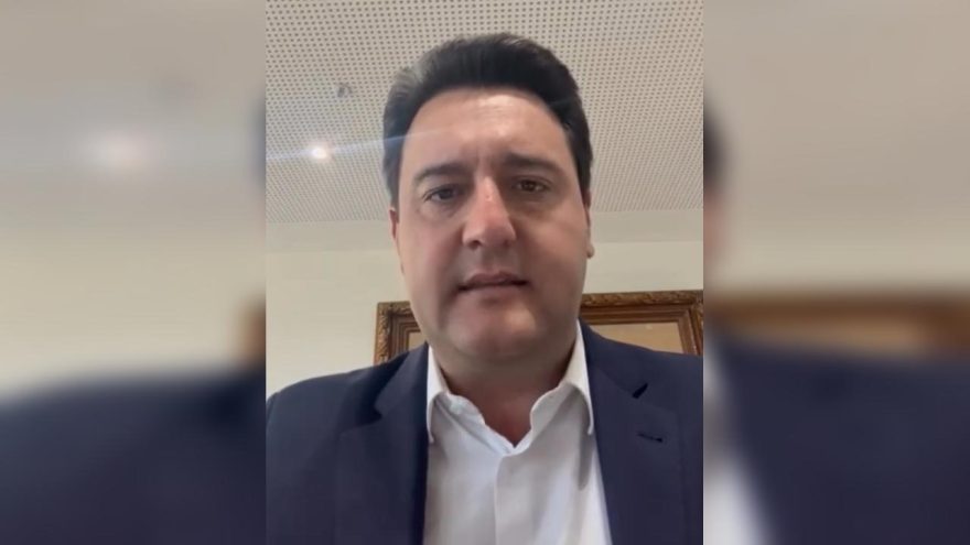 Governador Ratinho Junior anuncia ajuda de R$ 1 mil por mês a famílias de Rio Bonito