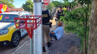 Homem que espancou vizinho com pedaço de pau é detido pela PM no Bairro XIV de Novembro