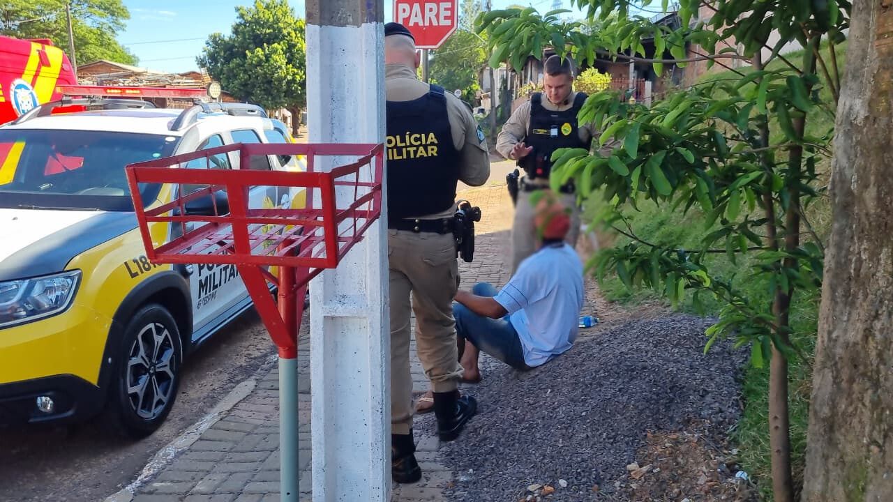 Homem que espancou vizinho com pedaço de pau é detido pela PM no Bairro XIV de Novembro