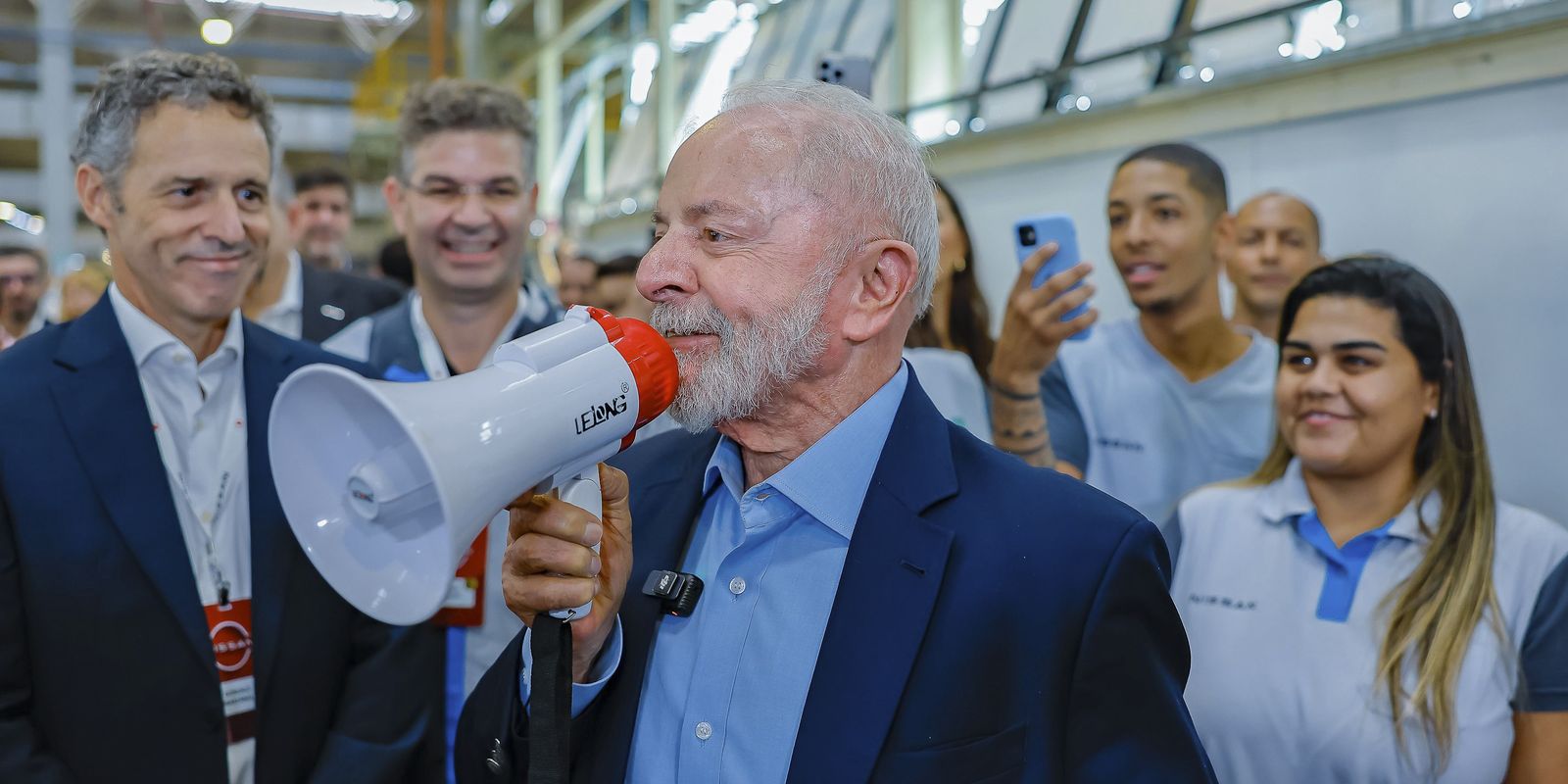 Lula assina medida que altera regras para vales-alimentação e refeição Lula assina medida que altera regras para vales-alimentação e refeição