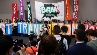 Ativistas protestam por transição justa e financiamento climático Ativistas protestam por transição justa e financiamento climático