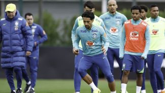 Com equipe completa, Ancelotti comanda atividade em Londres Com equipe completa, Ancelotti comanda atividade em Londres