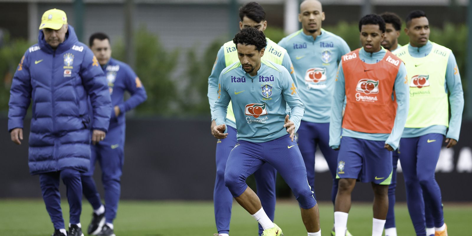 Com equipe completa, Ancelotti comanda atividade em Londres Com equipe completa, Ancelotti comanda atividade em Londres
