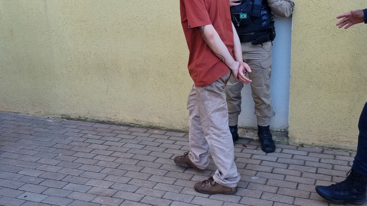 Nem disfarçou: Adolescente é detido ao empinar moto barulhenta ‘na cara’ da Força Rural