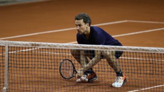 Bruno Soares retorna às quadras para enfrentar lendas do tênis Bruno Soares retorna às quadras para enfrentar lendas do tênis