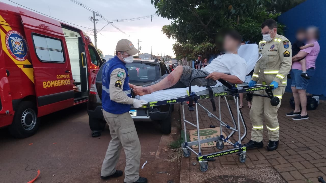 Jovem fratura a perna após batida entre Honda Bros e Jeep na Rua Xavantes Jovem fratura a perna após batida entre Honda Bros e Jeep na Rua Xavantes