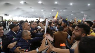 COP30: Manifestantes confrontam segurança para entrar em área restrita COP30: Manifestantes confrontam segurança para entrar em área restrita