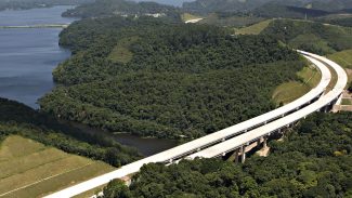 Caminhão interdita Rodoanel em São Paulo e PM é acionada Caminhão interdita Rodoanel em São Paulo e PM é acionada