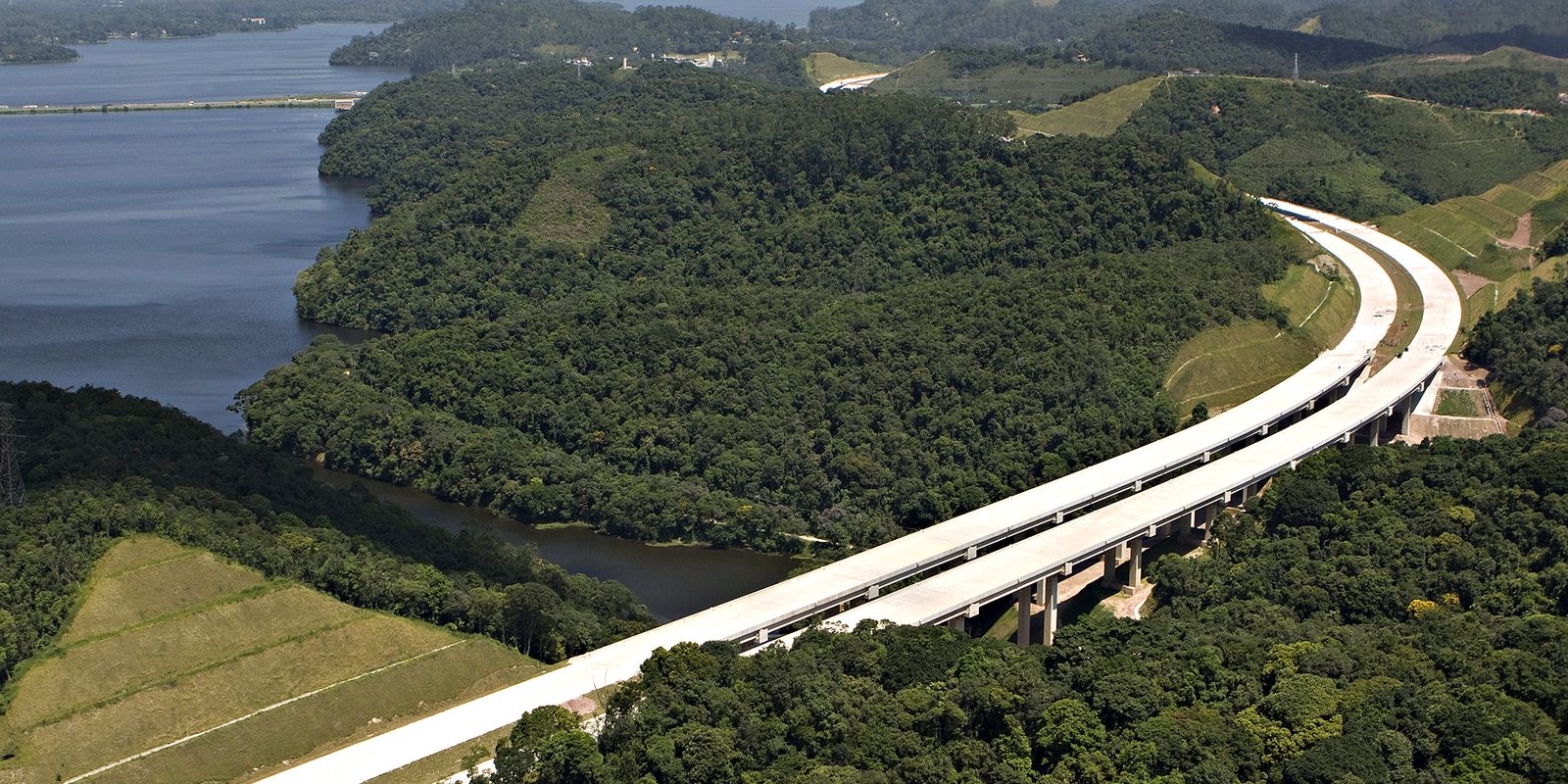 Caminhão interdita Rodoanel em São Paulo e PM é acionada Caminhão interdita Rodoanel em São Paulo e PM é acionada