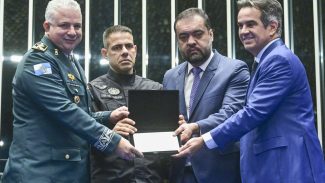 Congresso homenageia policiais mortos durante a Operação Contenção Congresso homenageia policiais mortos durante a Operação Contenção