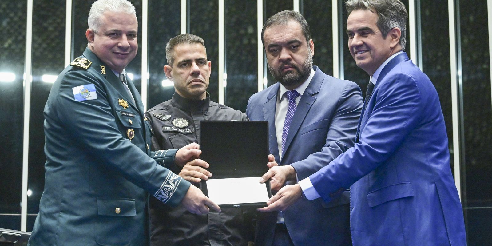 Congresso homenageia policiais mortos durante a Operação Contenção Congresso homenageia policiais mortos durante a Operação Contenção