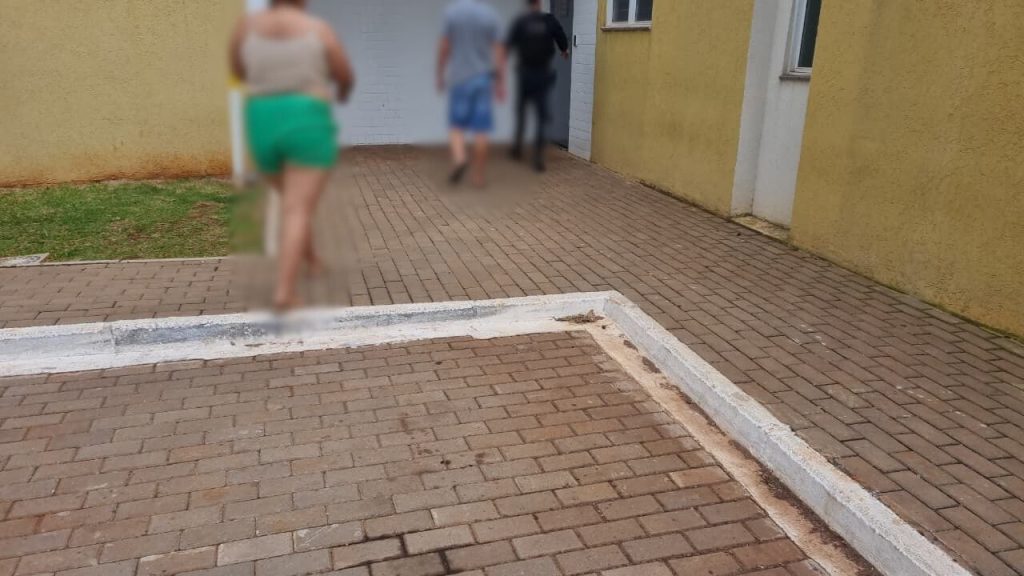 Casal é encaminhado à delegacia após denuncia de maus-tratos contra idoso de 95 anos Casal é encaminhado à delegacia após denuncia de maus-tratos contra idoso de 95 anos