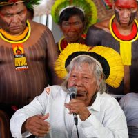 Imagem referente a Cacique Raoni critica exploração de petróleo na Amazônia durante COP30