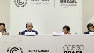 Meta de adaptação climática gera impasse em negociações da COP30 Meta de adaptação climática gera impasse em negociações da COP30