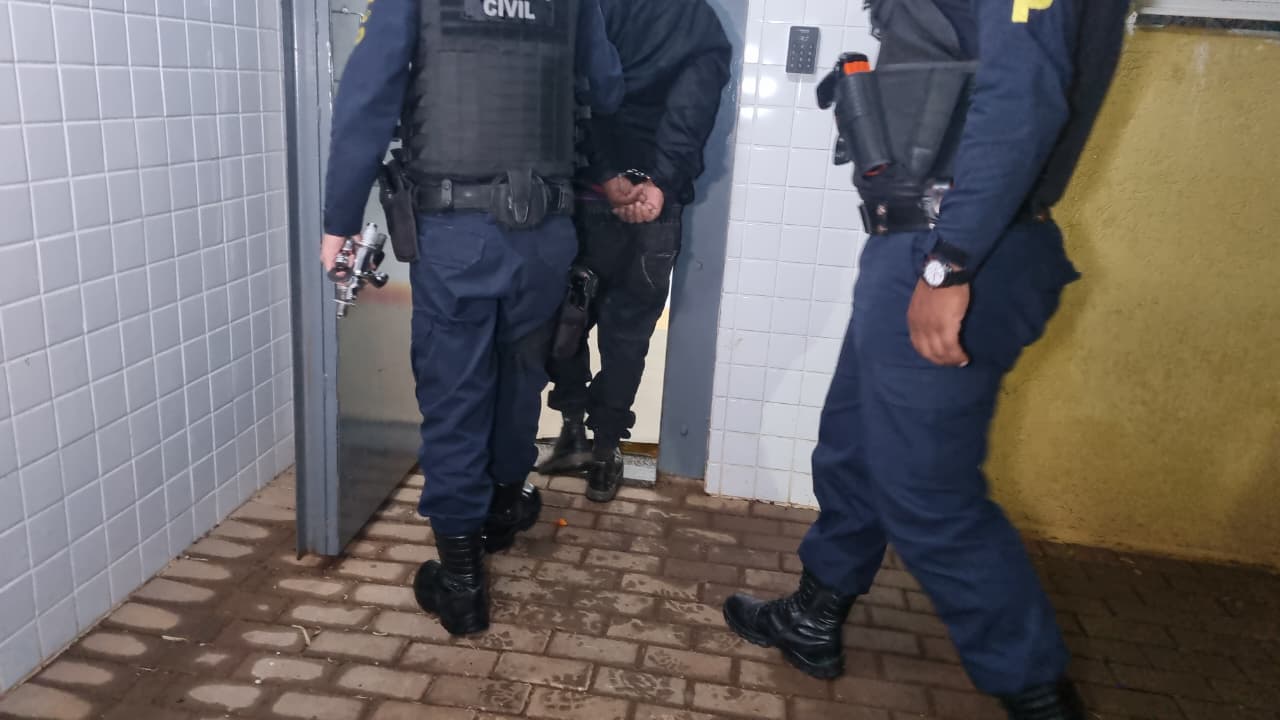 Homem é detido após furtar torneiras em escola no Bairro Floresta