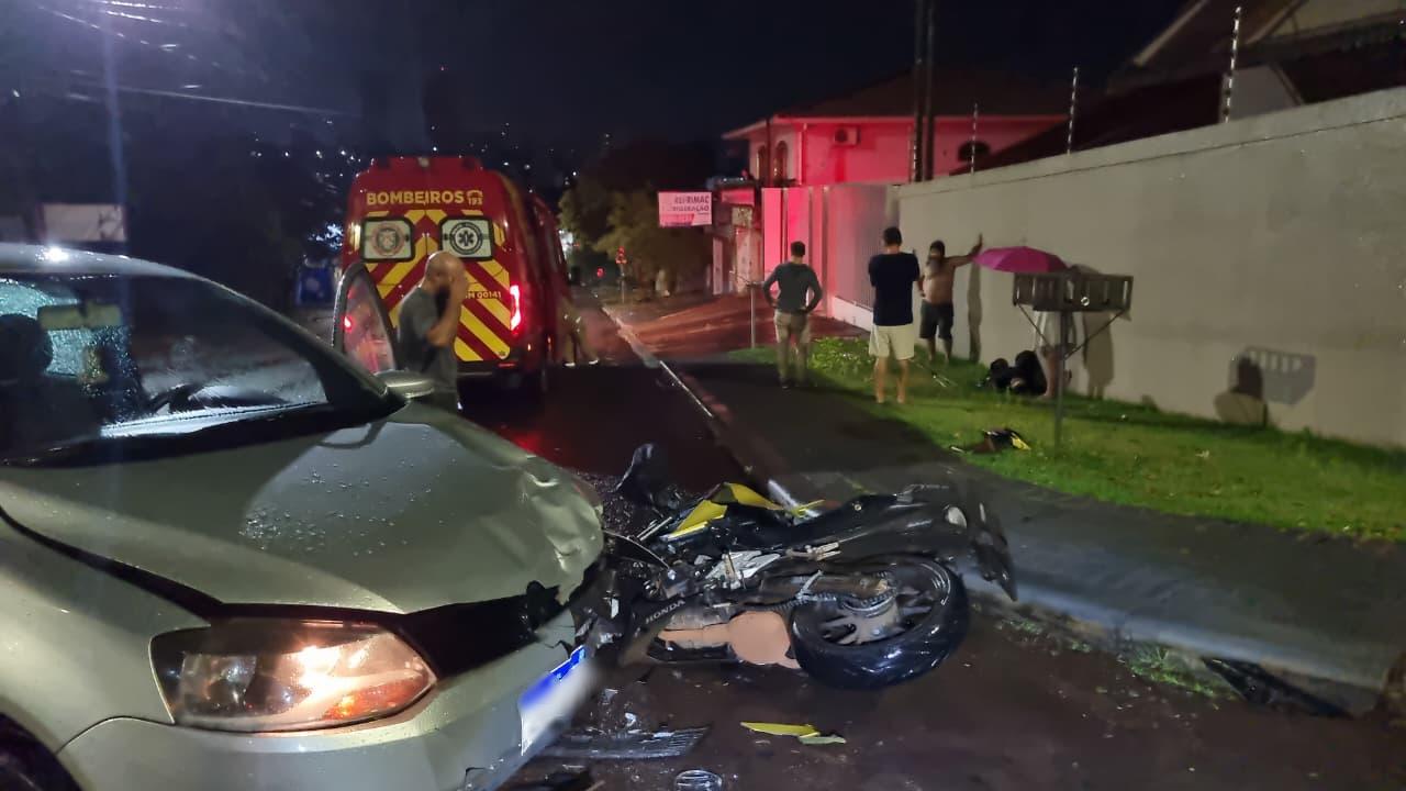 Jovem sofre contusão e possível fratura em colisão brutal no bairro Country