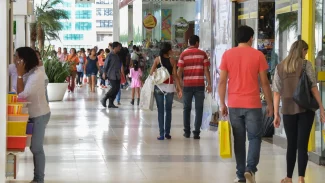 Vendas no comércio caem 0,3% em setembro; quinta queda em seis meses