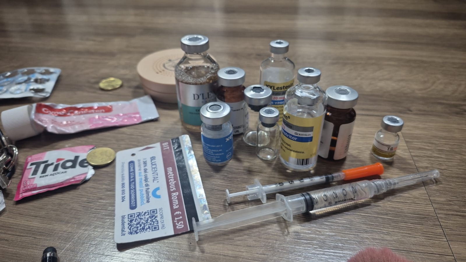 PCPR prende mulher por realizar procedimentos estéticos ilegais e usar medicamentos sem registro em clínica em Curitiba Imagem referente a PCPR prende mulher por realizar procedimentos estéticos ilegais e usar medicamentos sem registro em clínica em Curitiba