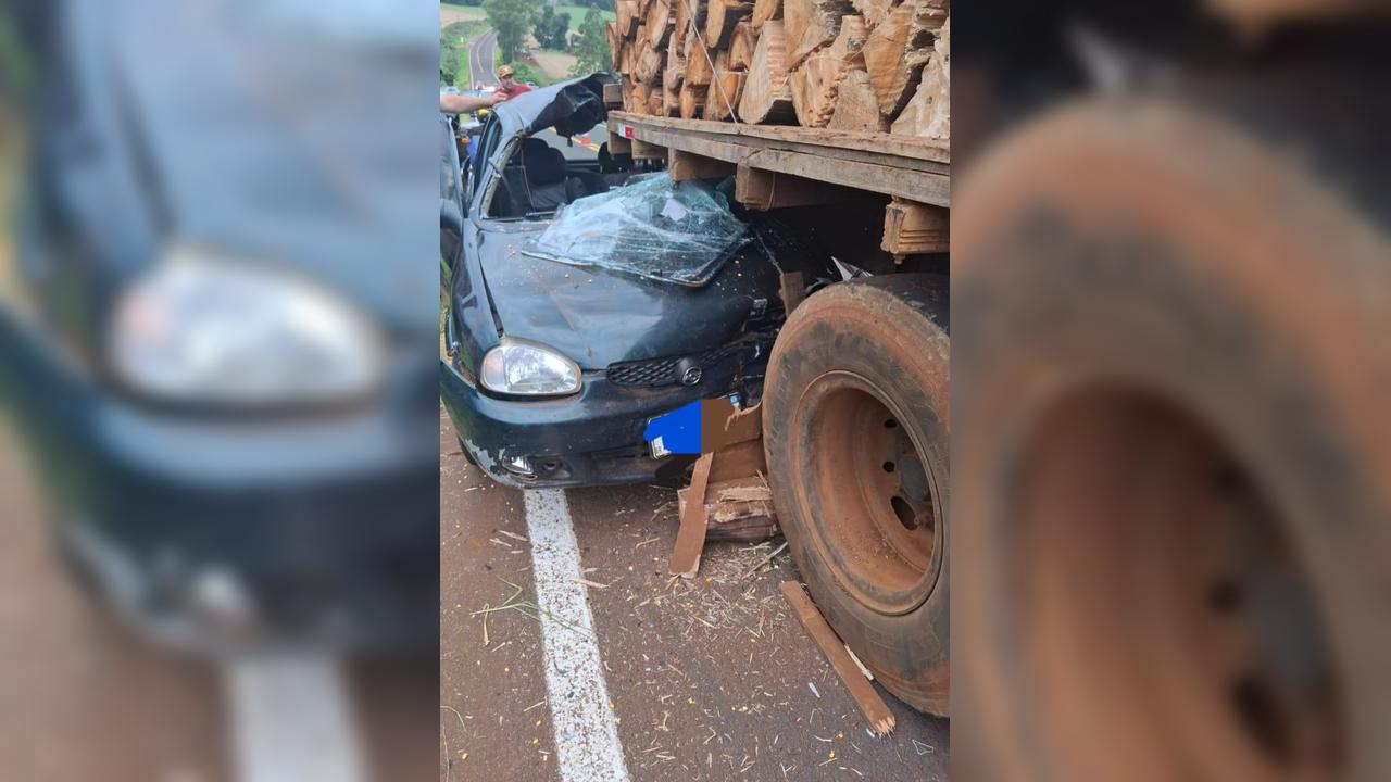 Idoso bate em caminhão parado e causa confusão na PR-484