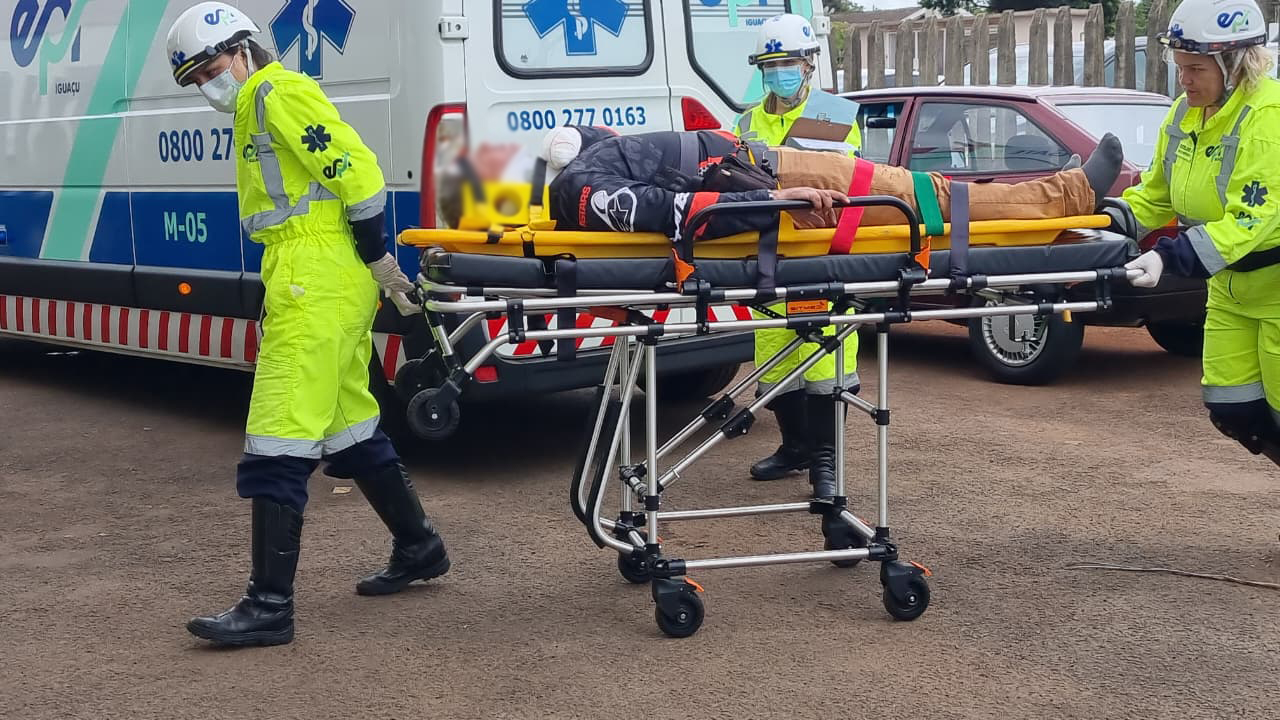 Motociclista fica ferido em colisão traseira na BR-277, em Cascavel