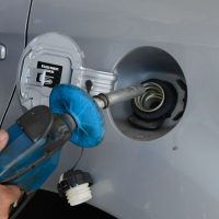 Justiça proíbe posto de exigir que mulher trabalhe de legging Imagem referente a Justiça proíbe posto de exigir que mulher trabalhe de legging