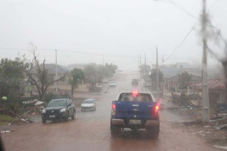 Chuva ganha força e temporais são esperados no fim de semana no Estado, aponta Simepar Chuva ganha força e temporais são esperados no fim de semana no Estado, aponta Simepar
