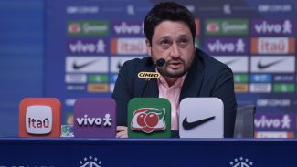 Arthur Elias convoca seleção para últimos amistosos do ano na Europa Arthur Elias convoca seleção para últimos amistosos do ano na Europa