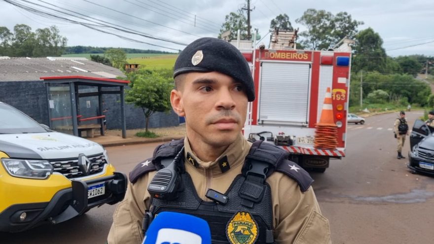 Em direção à ocorrência, viatura bate contra Corolla que “furou preferencial”, segundo PM