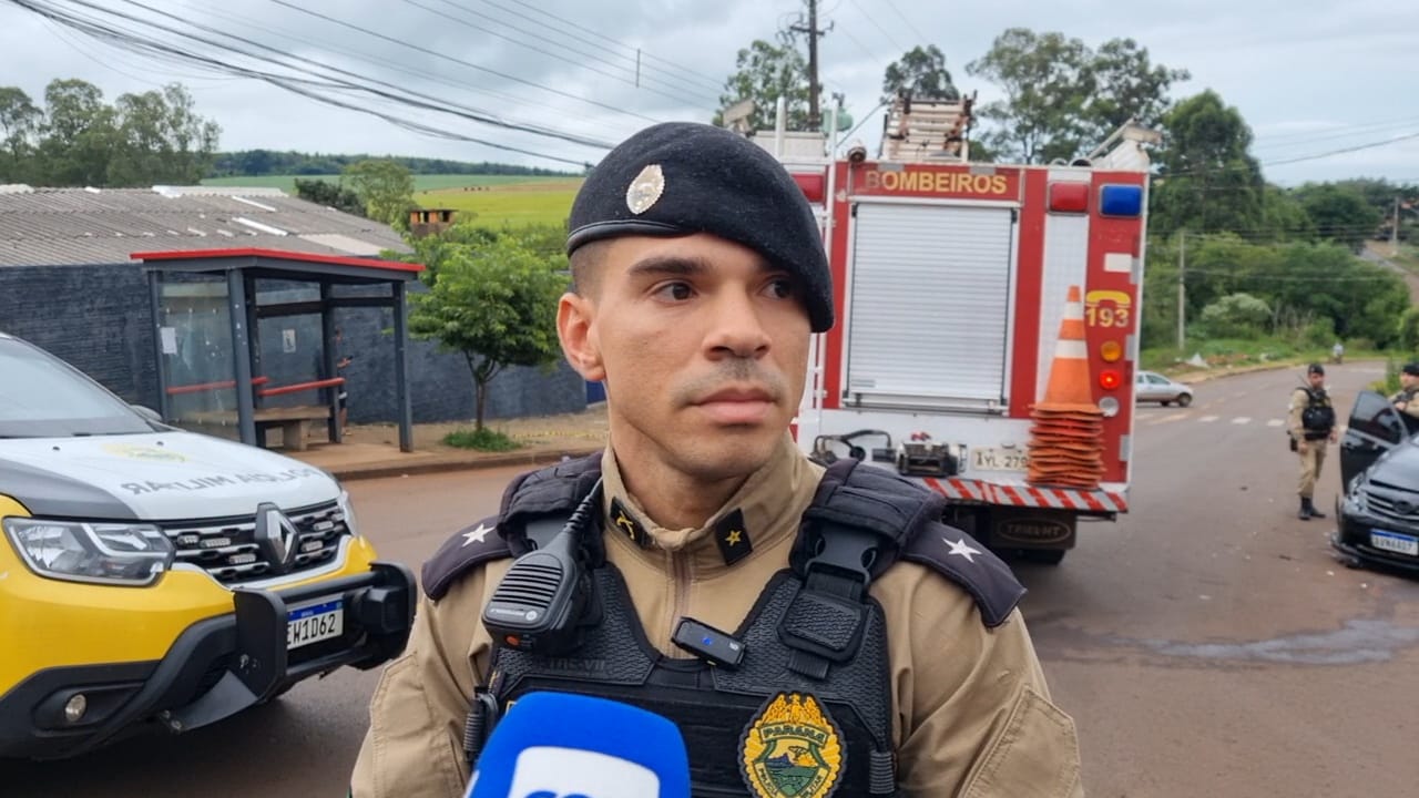 Em direção à ocorrência, viatura bate contra Corolla que “furou preferencial”, segundo PM Em direção à ocorrência, viatura bate contra Corolla que “furou preferencial”, segundo PM