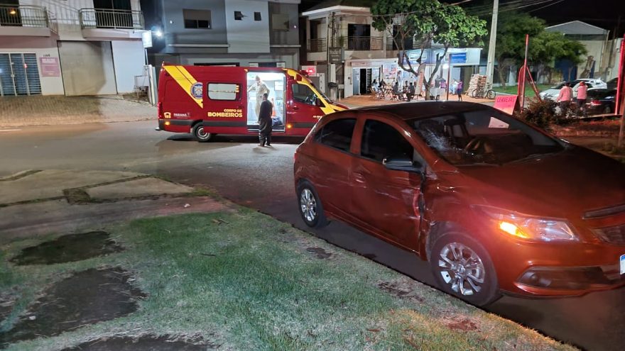 Piloto fica ferido ao bater em Onix na Rua Rio da Paz