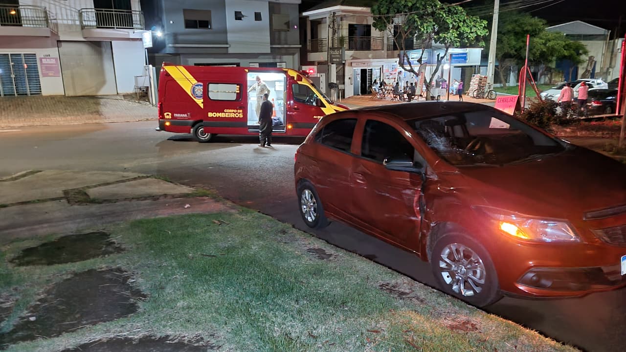 Piloto fica ferido ao bater em Onix na Rua Rio da Paz Piloto fica ferido ao bater em Onix na Rua Rio da Paz