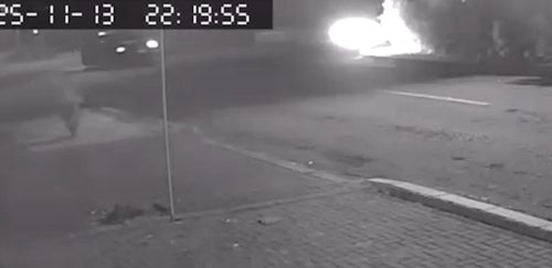 Vídeo mostra Astra batendo em árvore após colisão no Bairro Coqueiral Vídeo mostra Astra batendo em árvore após colisão no Bairro Coqueiral