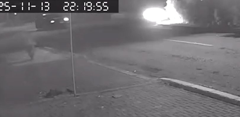 Vídeo mostra Astra batendo em árvore após colisão no Bairro Coqueiral