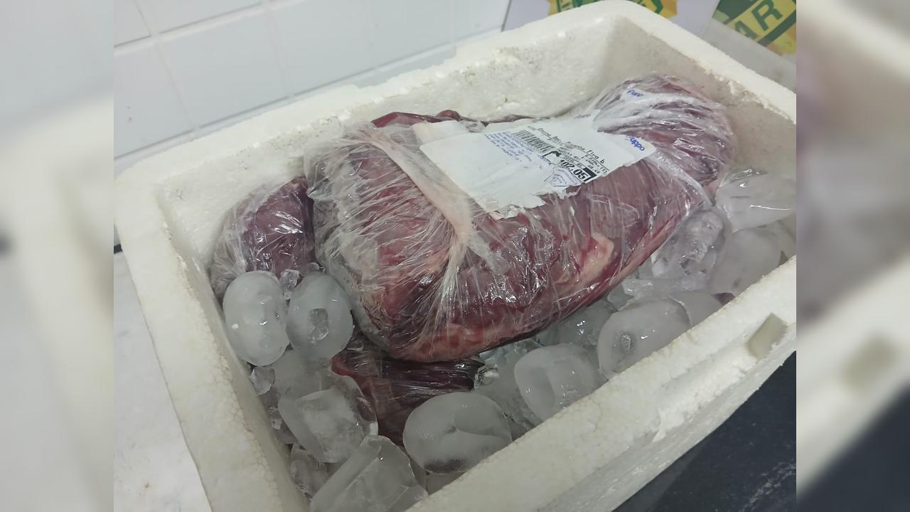 Polícia detém mulher que tentou sair com quatro peças de picanha do mercado Polícia detém mulher que tentou sair com quatro peças de picanha do mercado