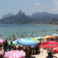 Rio de Janeiro bate recorde de turistas internacionais em 2025 Imagem referente a Rio de Janeiro bate recorde de turistas internacionais em 2025