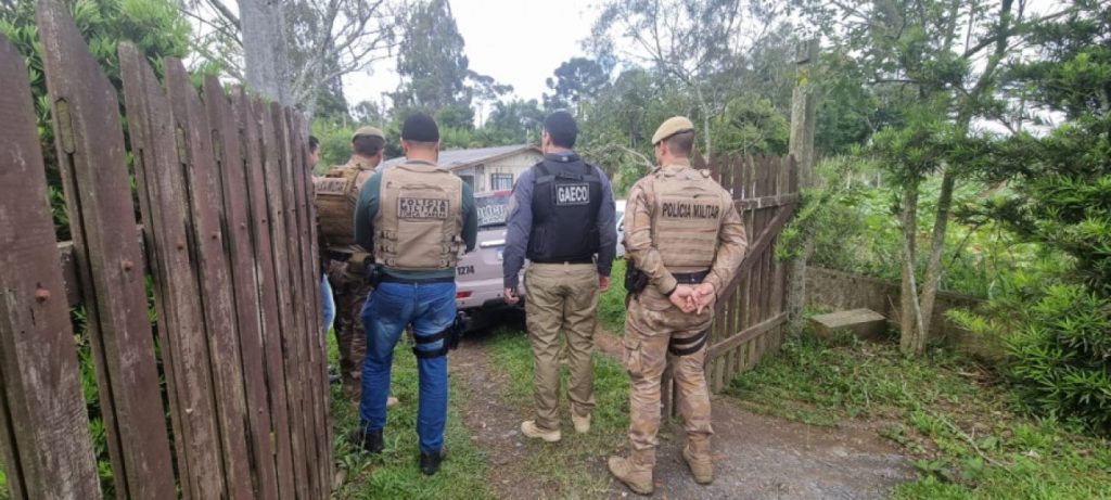 Gaeco de Paranaguá cumpre ordem de busca e apreensão em Santa Catarina com prisão em flagrante de suspeito de fornecer drogas para o tráfico no litoral Gaeco de Paranaguá cumpre ordem de busca e apreensão em Santa Catarina com prisão em flagrante de suspeito de fornecer drogas para o tráfico no litoral