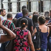 Número dos que procuram emprego há mais de 2 anos cai 17,8%, diz IBGE Imagem referente a Número dos que procuram emprego há mais de 2 anos cai 17,8%, diz IBGE